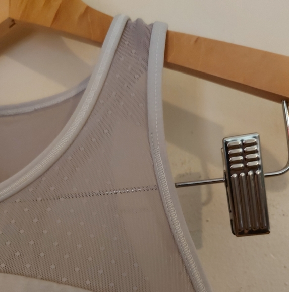 3/50⚡Lululemon move sports bra with polka dots - Picture 5 of 8